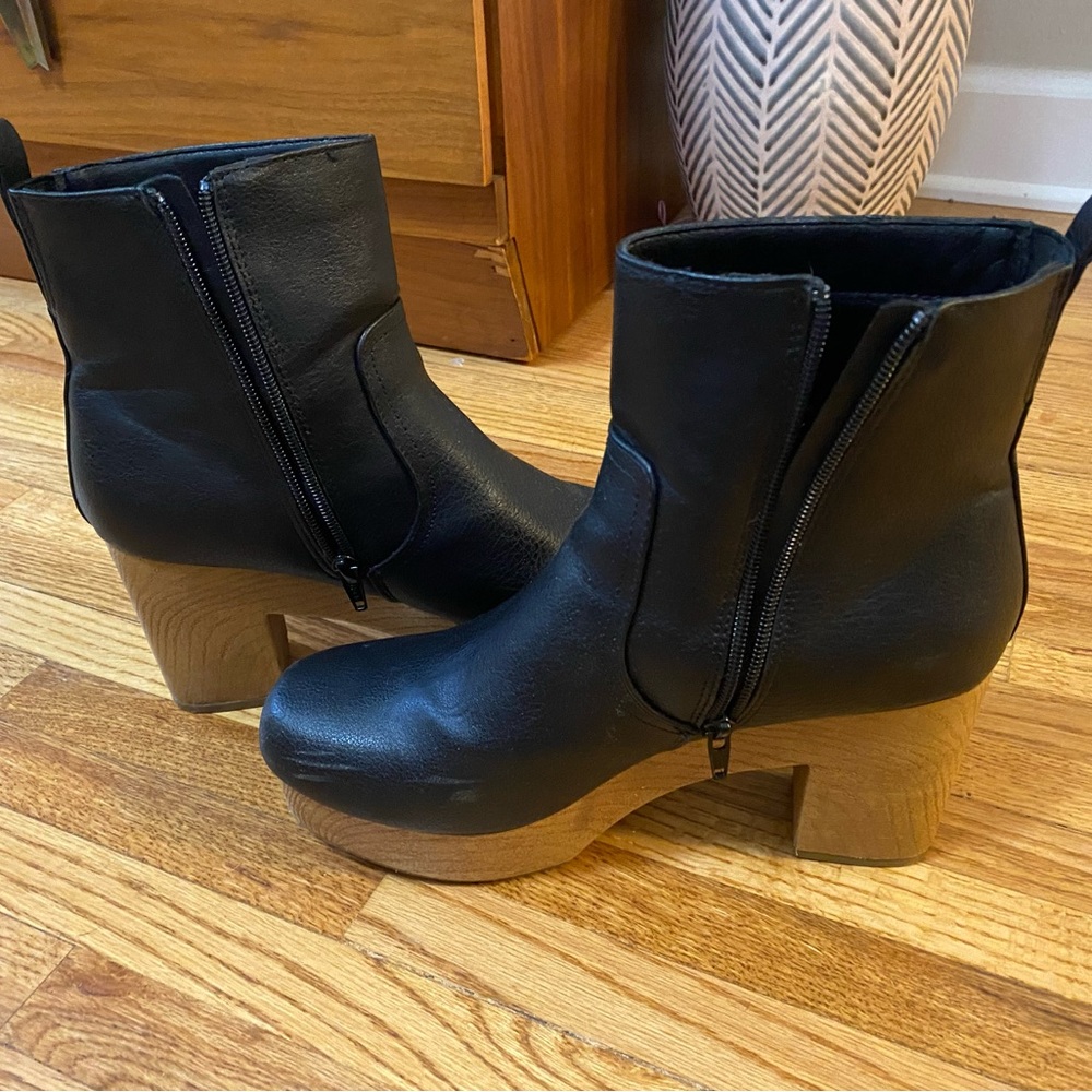 Black chunky heeled boot